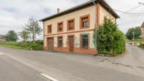 Vista exterior de Casa o xalet en venda en Salas amb Terrassa