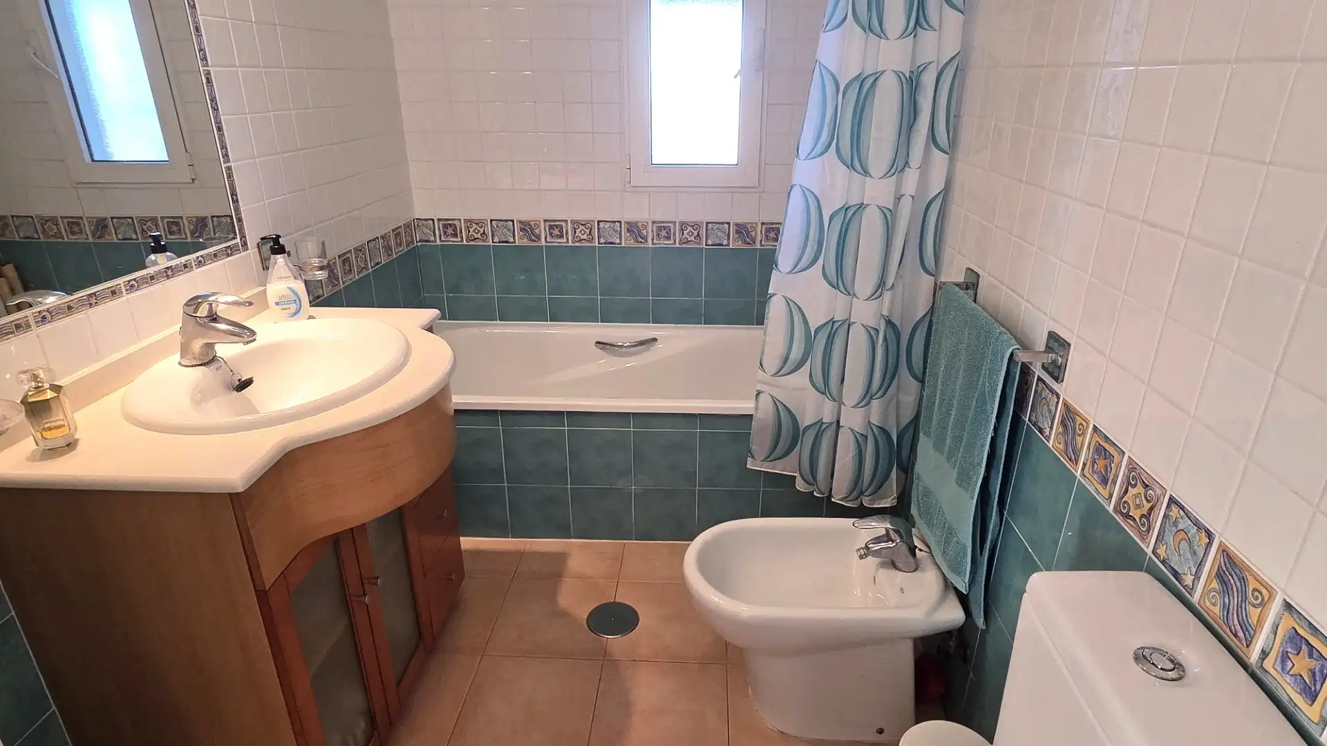 Baño de Piso en venta en Cartagena con Aire acondicionado, Amueblado y Horno