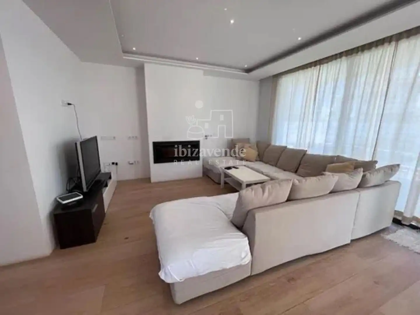 Sala d'estar de Casa o xalet en venda en Santa Eulària des Riu amb Aire condicionat, Calefacció i Jardí privat