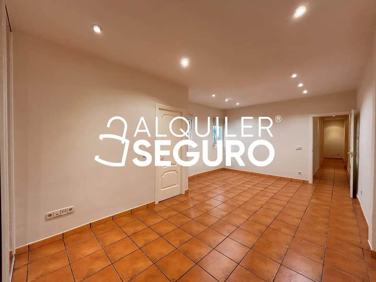 Flat for rent in Madrid  with Air Conditioner and Heating
