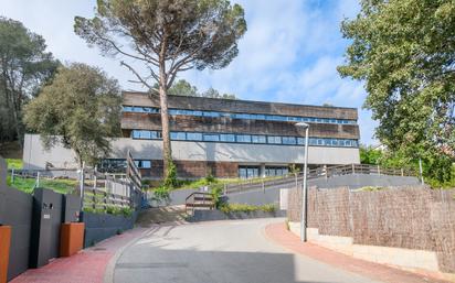 Vista exterior de Casa o xalet en venda en Sant Cugat del Vallès amb Aire condicionat, Terrassa i Piscina