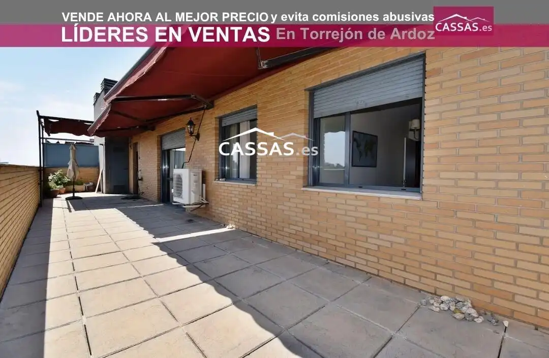 Àtic amb piscina en venda a Calle de gloria fuertes