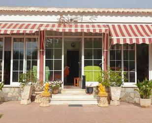 Vista exterior de Casa o xalet en venda en Elche / Elx amb Jardí privat, Terrassa i Piscina