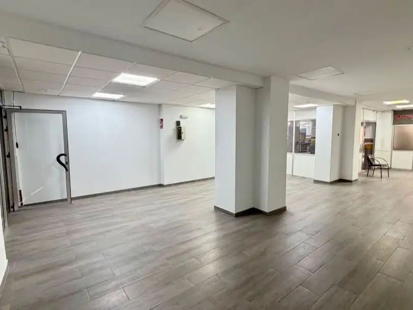 Geschaftsraum zur Miete in Centro  