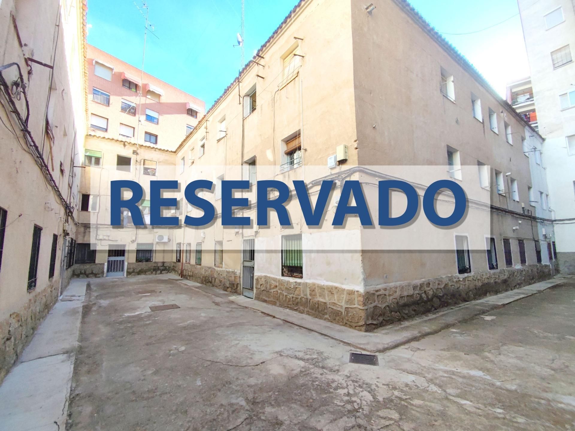 Vista exterior de Edifici en venda en Talavera de la Reina