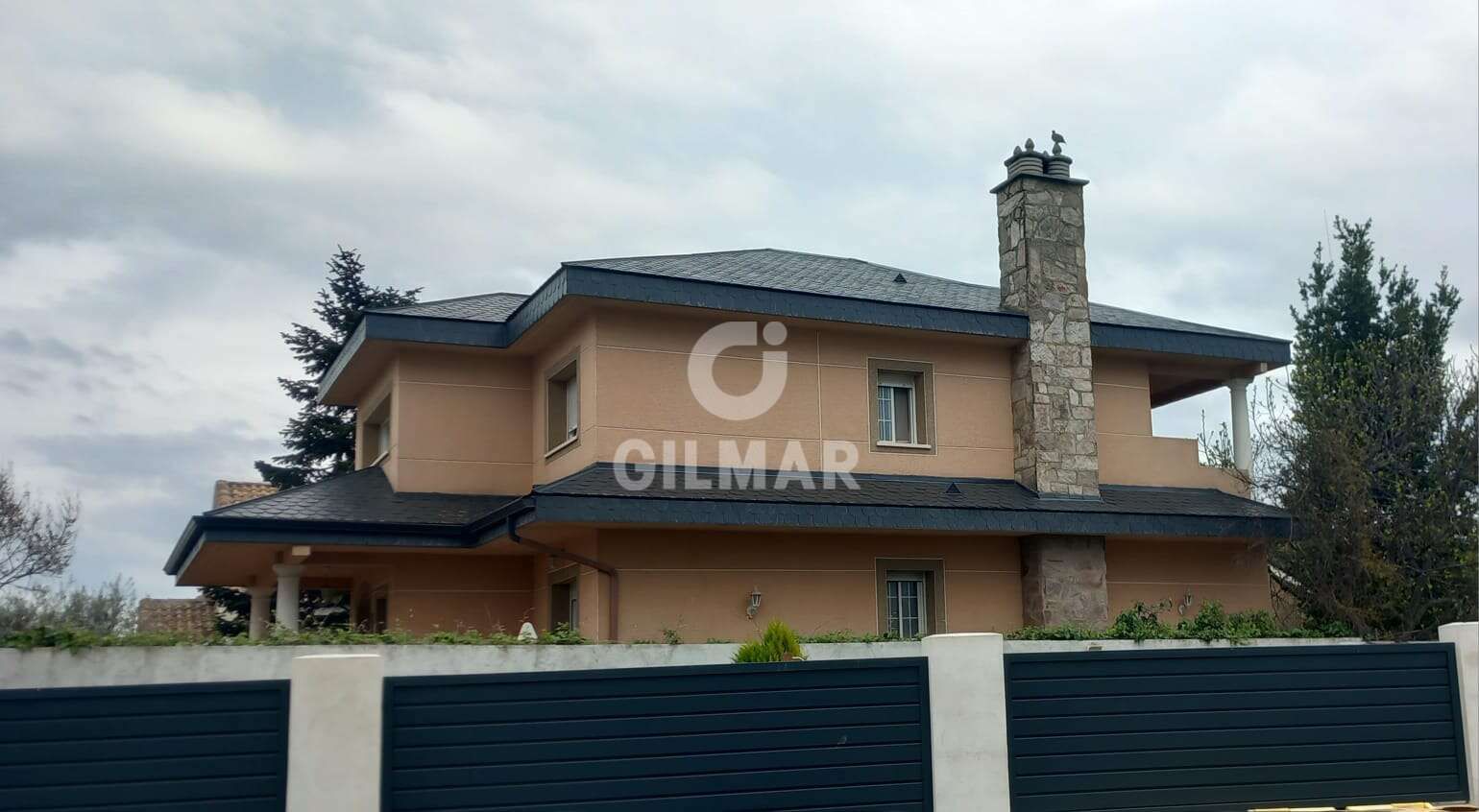 Vista exterior de Casa o xalet en venda en Valdetorres de Jarama amb Piscina