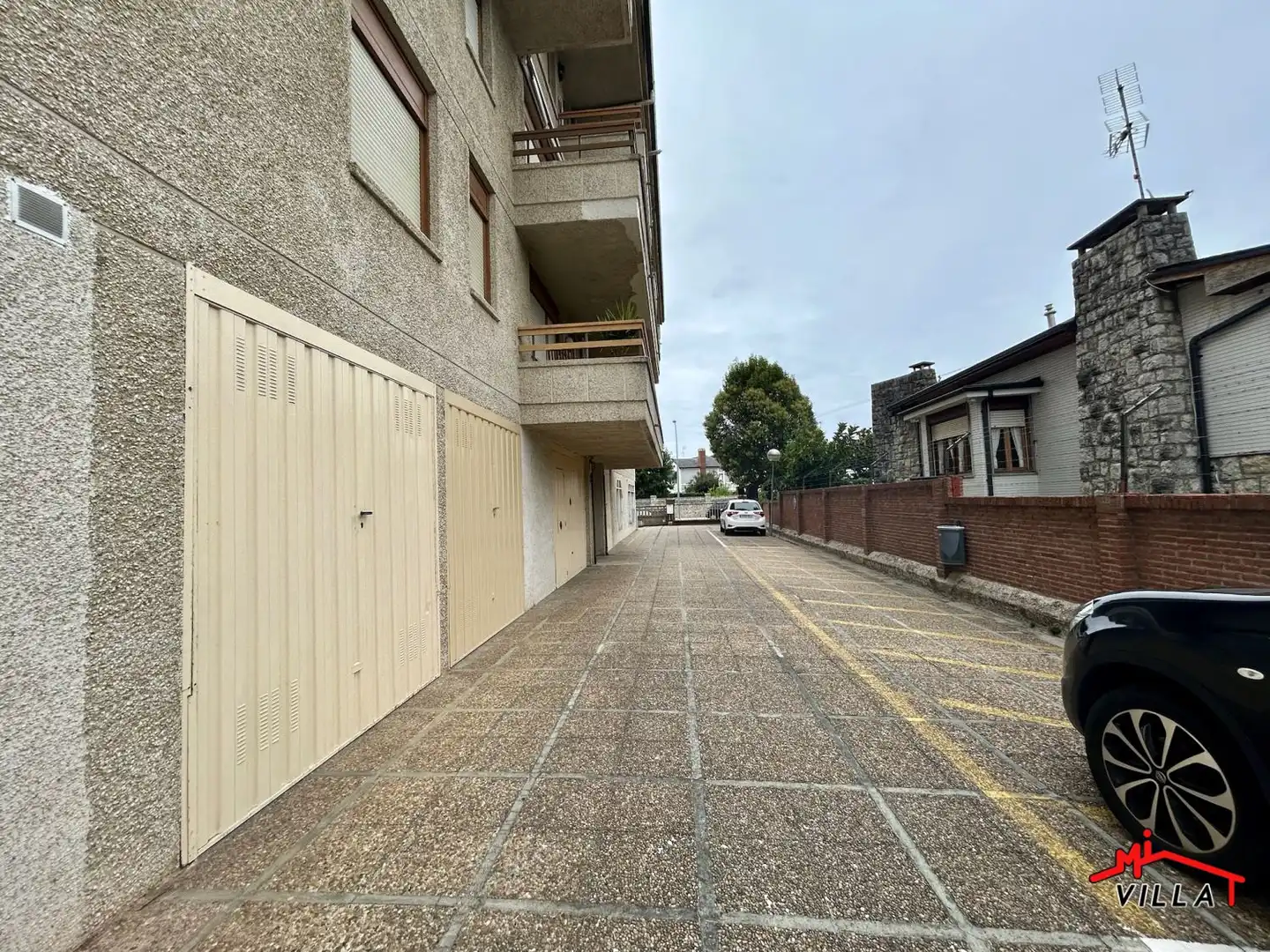 Aparcament de Pis en venda en Laredo amb Calefacció, Terrassa i Moblat