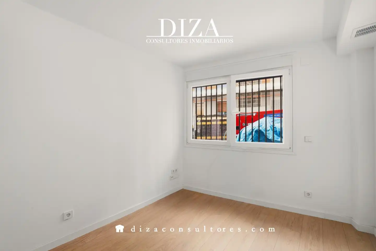 Dormitori de Planta baixa en venda en Madrid amb Aire condicionat i Terrassa