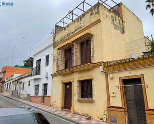 Vista exterior de Casa adosada en venda en Tomares amb Terrassa i Balcó