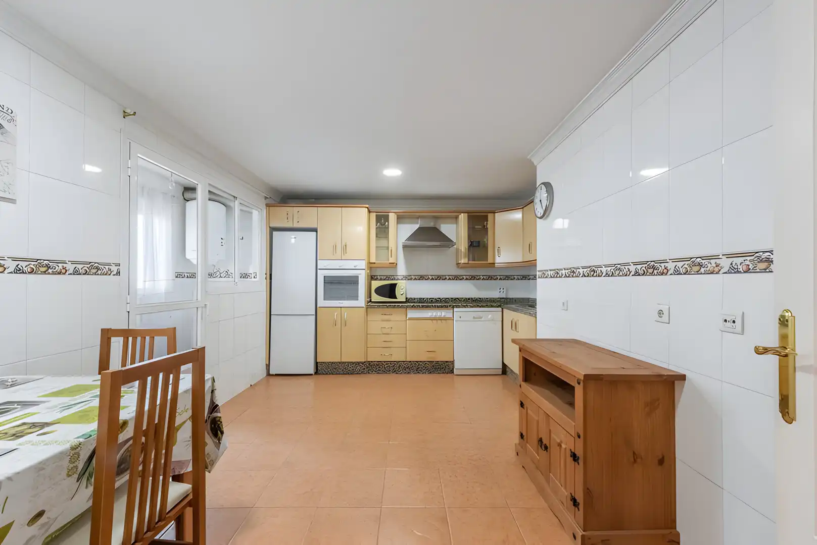 Cuina de Apartament en venda en Estepona amb Aire condicionat, Terrassa i Balcó