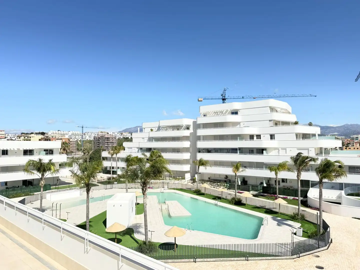 Vista exterior de Ático en venta en Vélez-Málaga con Aire acondicionado, Trastero y Piscina