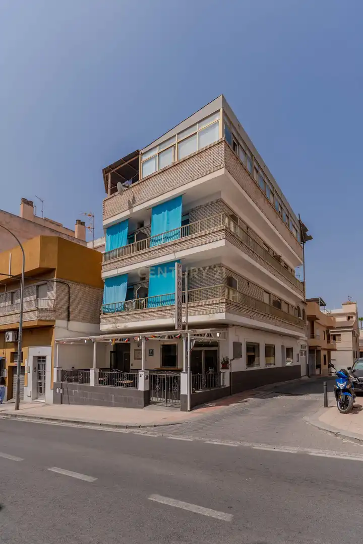 Vista exterior de Edifici en venda en Motril