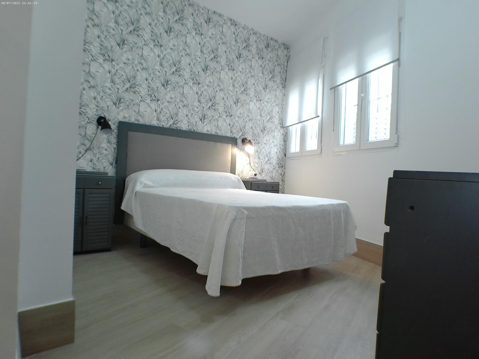 Dormitori de Apartament de lloguer en  Sevilla Capital amb Aire condicionat
