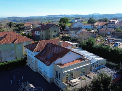 Vista exterior de Casa o xalet en venda en San Vicente de la Barquera amb Aire condicionat, Calefacció i Jardí privat