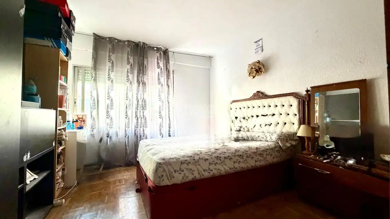 Habitación de Piso en venta en Madrid con Calefacción
