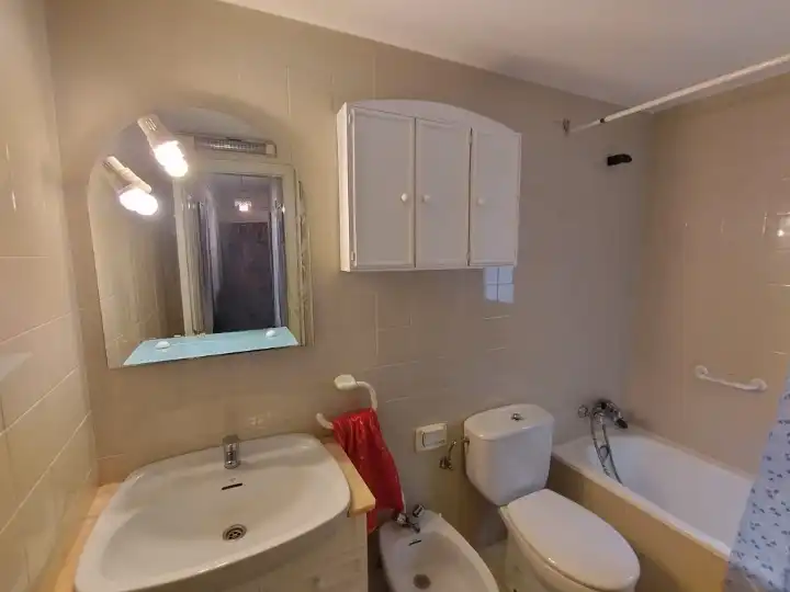 Bathroom of Flat for rent in Santiago de Compostela   with Heating, Storage room and Furnished