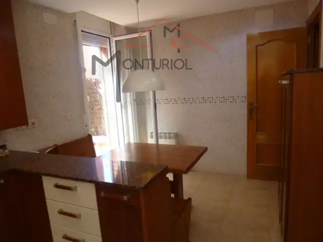 Cuina de Casa adosada en venda en Sant Joan Despí amb Aire condicionat, Calefacció i Jardí privat