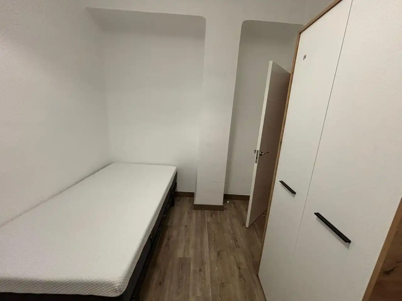 Dormitori de Pis en venda en Granada amb Calefacció i Moblat