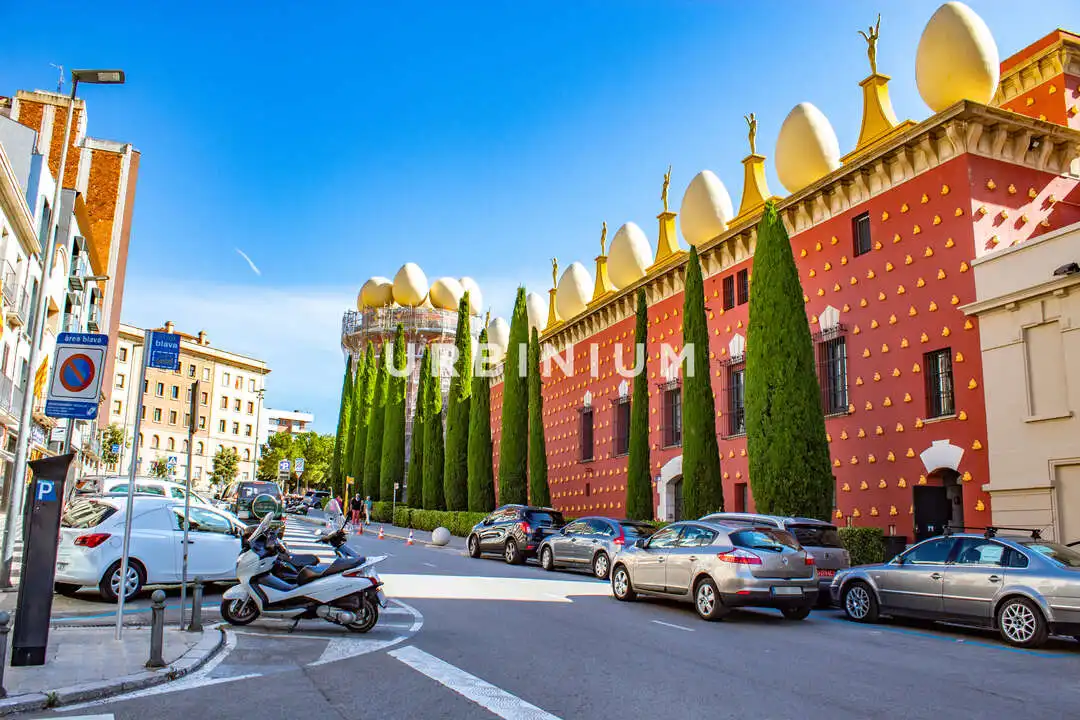 Exterior view of Commercial properties for rent in Figueres