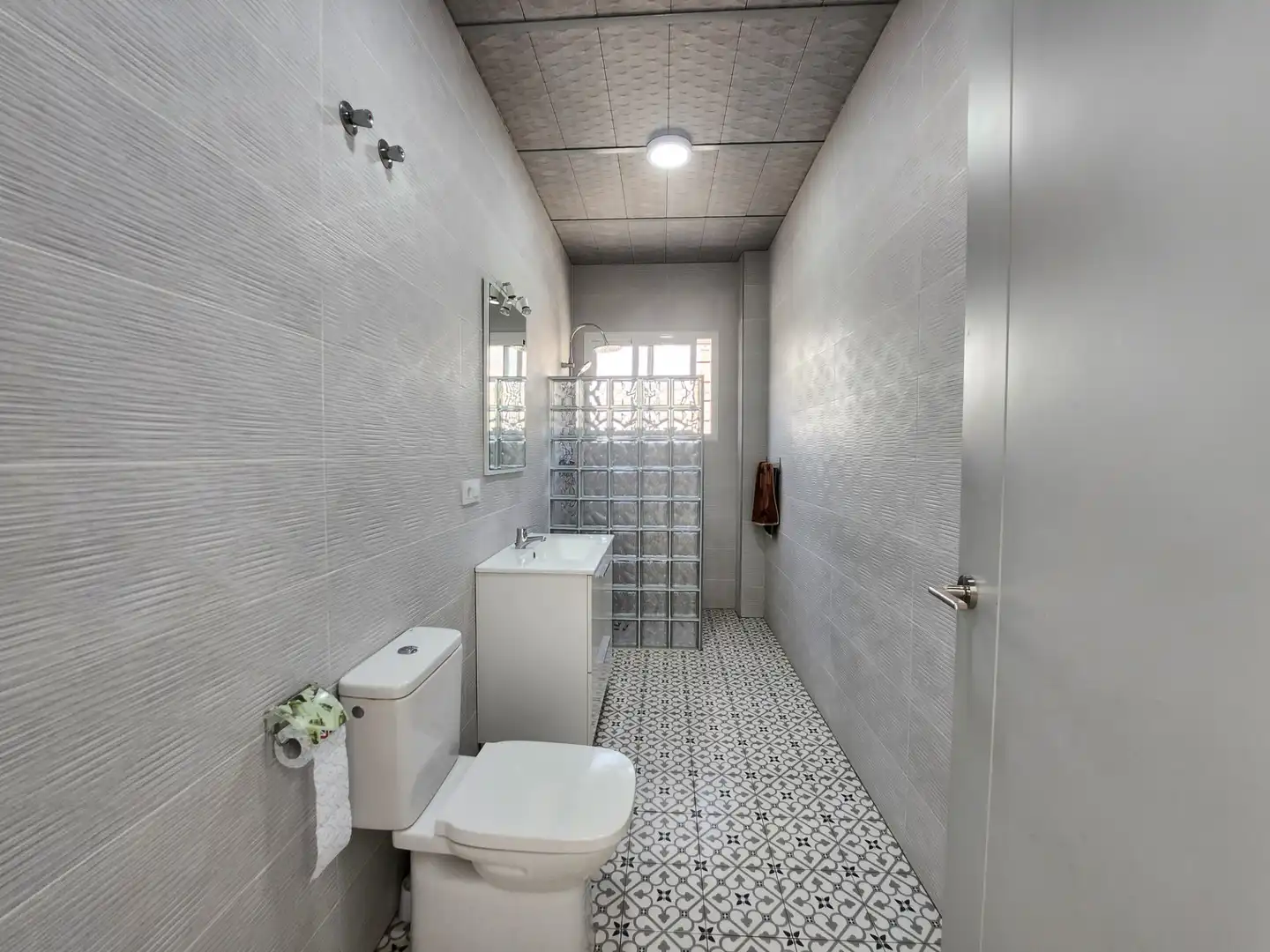 Baño de Casa o chalet en venta en Alcalá de Guadaira con Aire acondicionado, Calefacción y Jardín privado