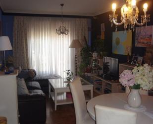 Living room of Flat for sale in Salamanca Capital  with Balcony