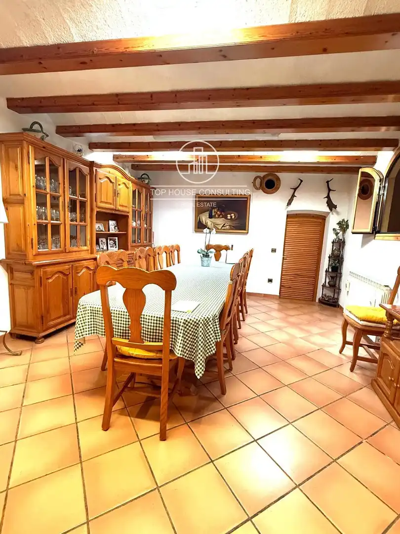 Menjador de Casa o xalet en venda en Arenys de Munt amb Calefacció, Terrassa i Moblat