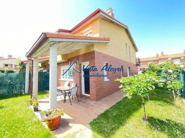 Casa a schiera con balcone in vendita a Calle Peña Gembres