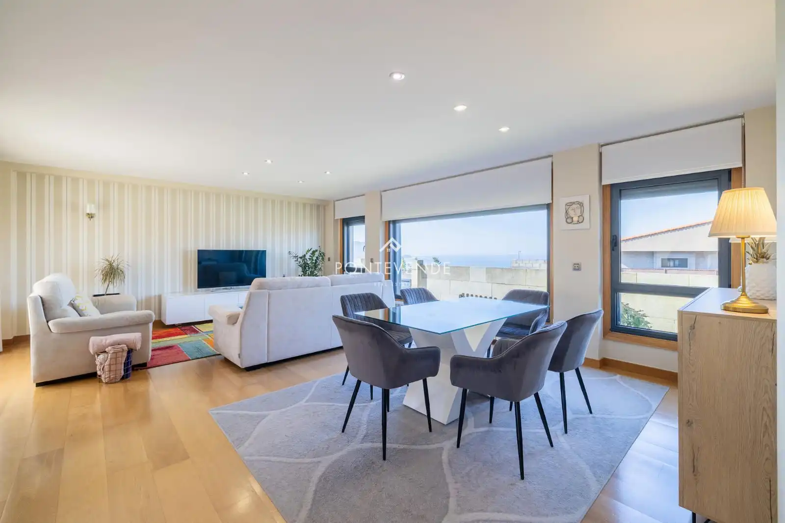 Sala d'estar de Casa o xalet en venda en Vigo  amb Calefacció, Jardí privat i Terrassa