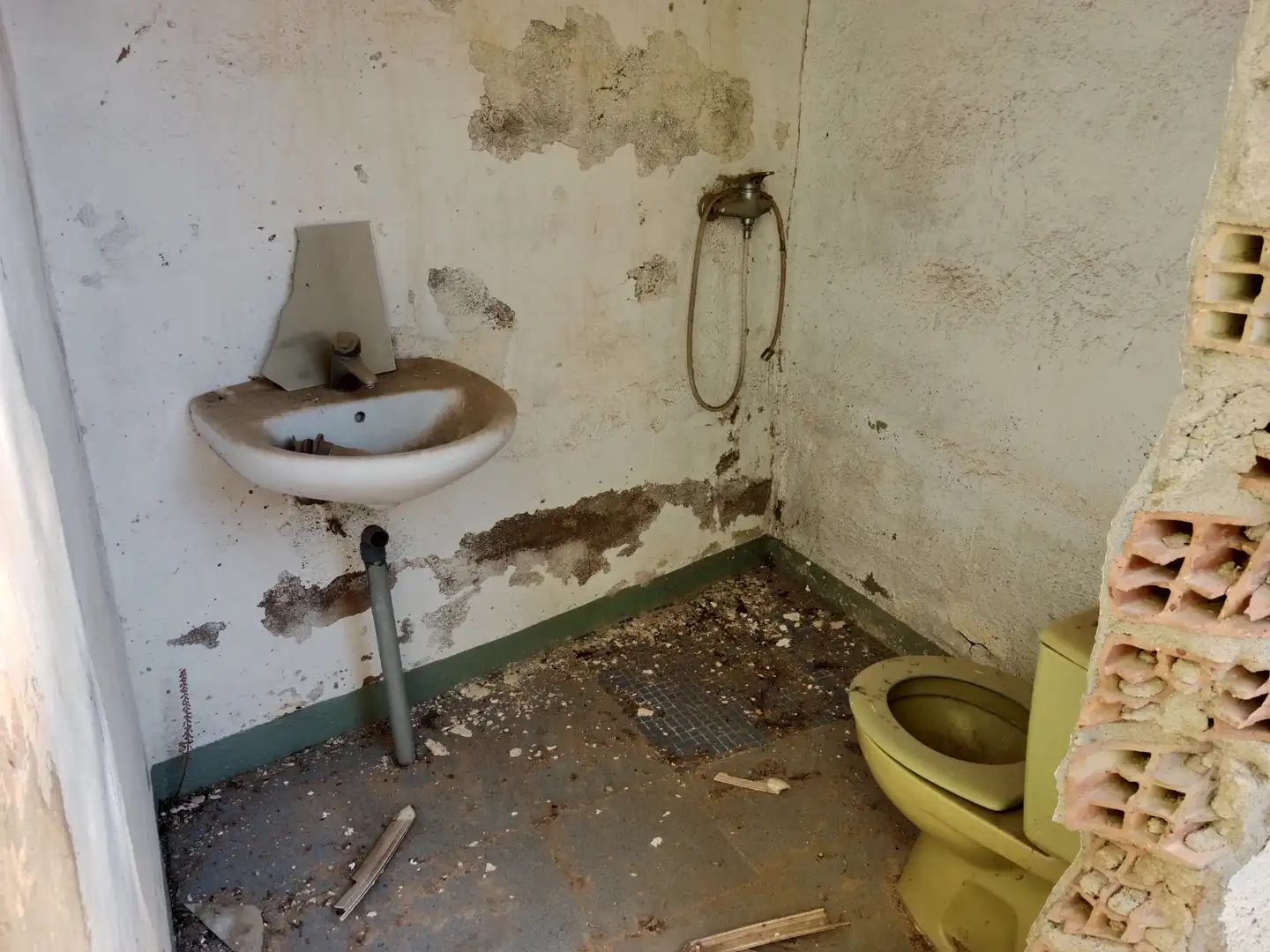 Bathroom of Industrial buildings for sale in Lahiguera