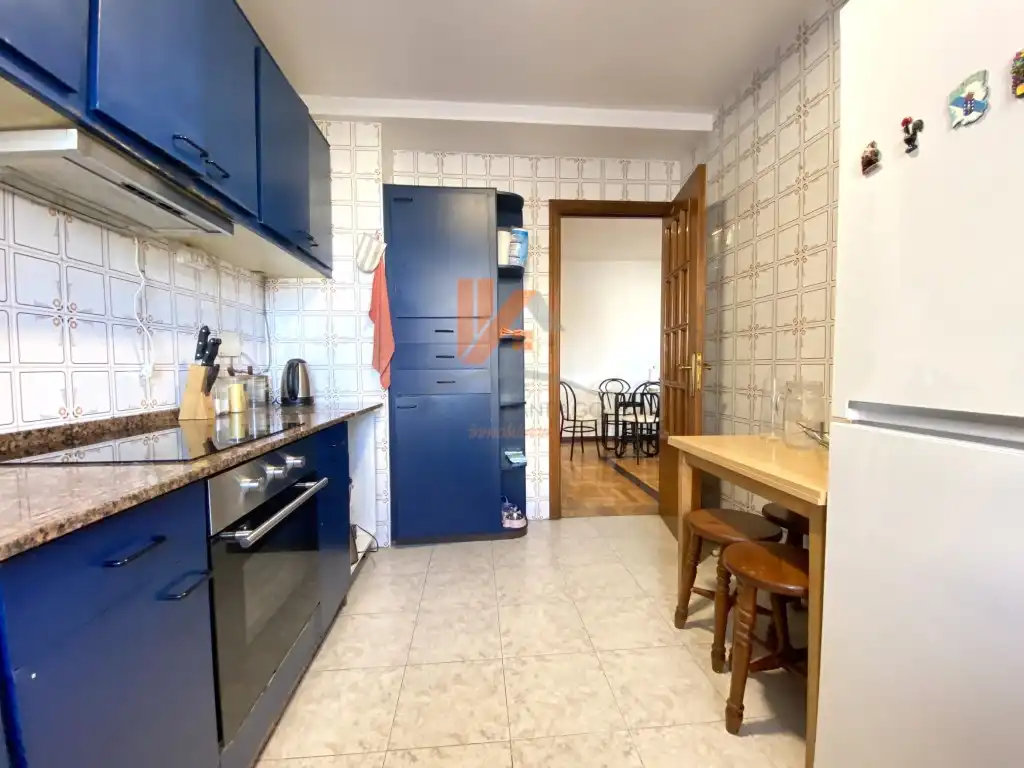 Cocina de Piso en venta en Santiago de Compostela  con Amueblado y Horno