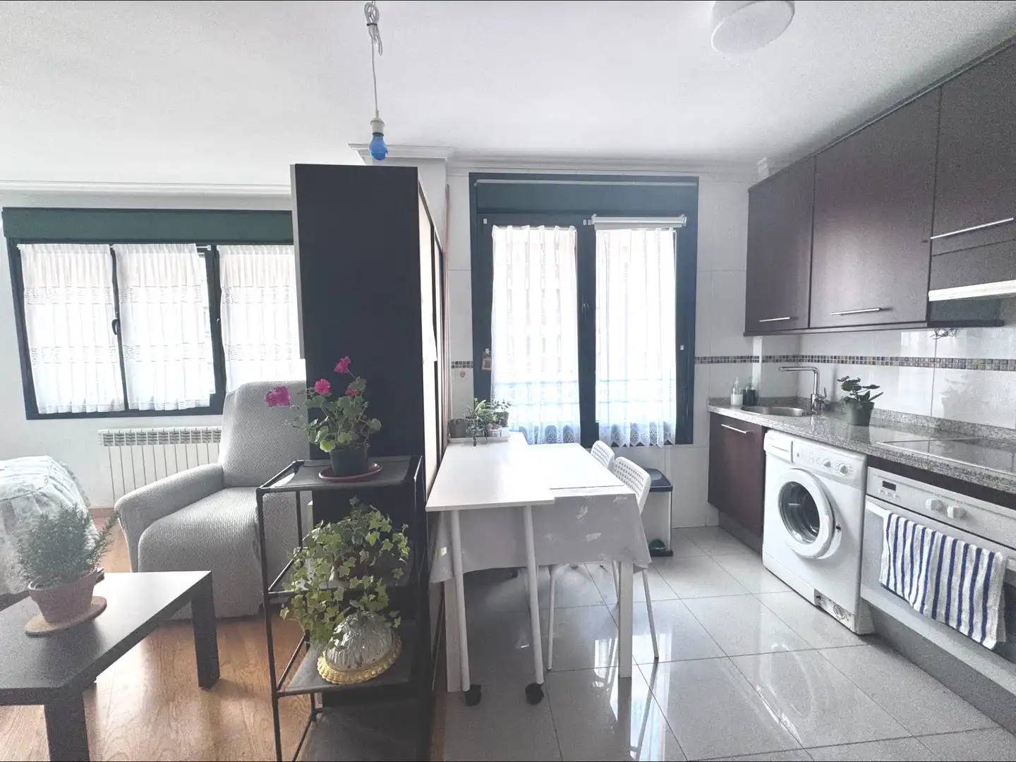 Cocina de Estudio de alquiler en Oviedo  con Calefacción y Amueblado