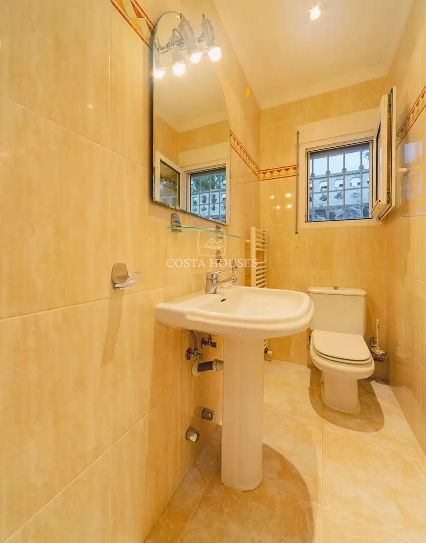 Bathroom of Houses for sale in Dénia  with Air Conditioner, Heating and Private garden