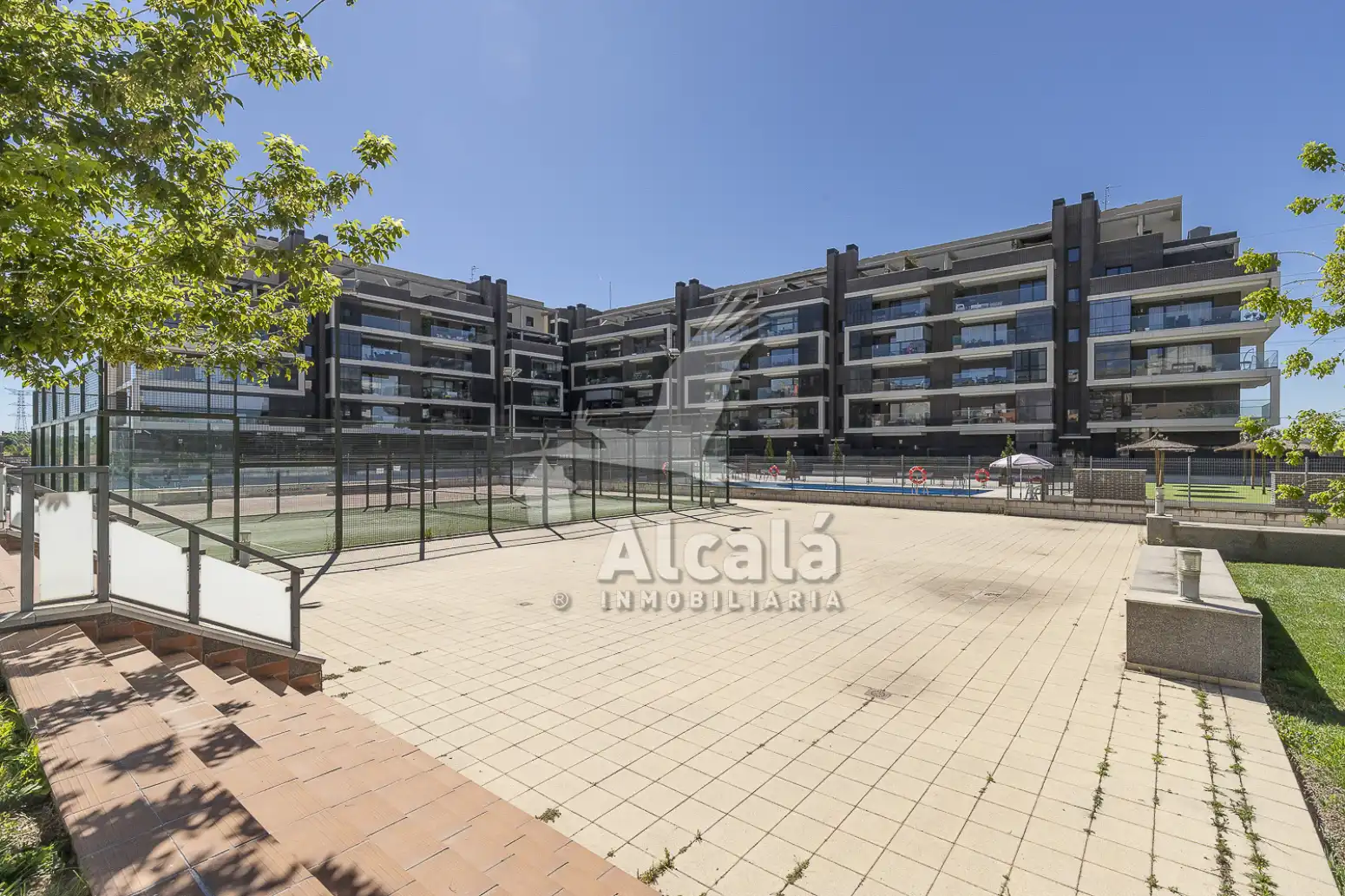 Außenansicht von Wohnung zum Verkauf in Alcalá de Henares mit Klimaanlage, Heizung und Privatgarten