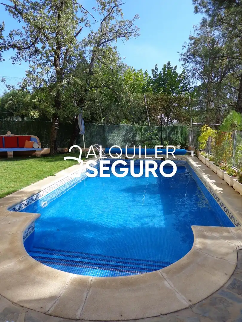 Piscina de Casa o xalet de lloguer en La Adrada  amb Calefacció, Terrassa i Piscina