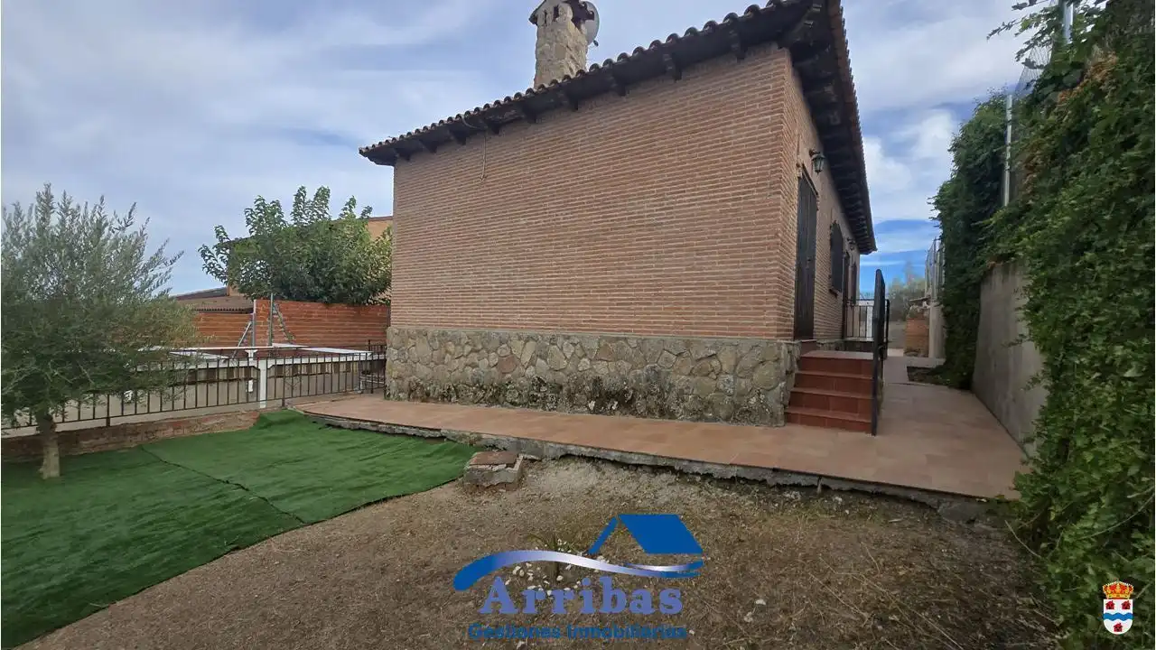 Vista exterior de Casa o chalet en venta en El Casar de Escalona con Calefacción, Jardín privado y Terraza