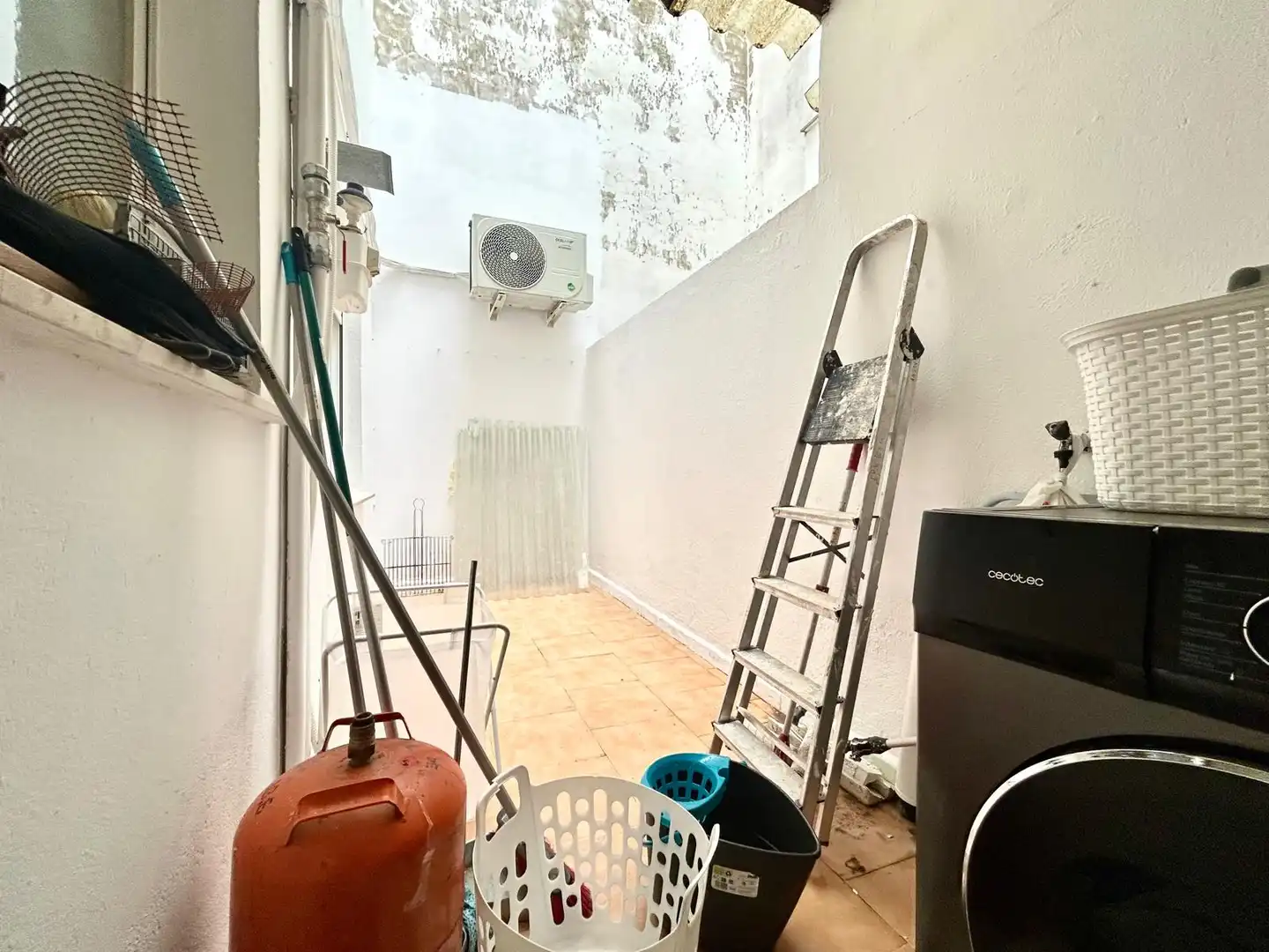 Wohnung zum Verkauf in Manises mit Klimaanlage, Terrasse und Balkon