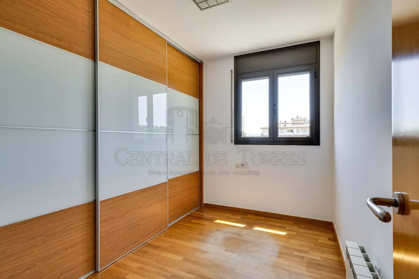 Bedroom of Flat for sale in Sant Cugat del Vallès  with Air Conditioner, Heating and Parquet flooring