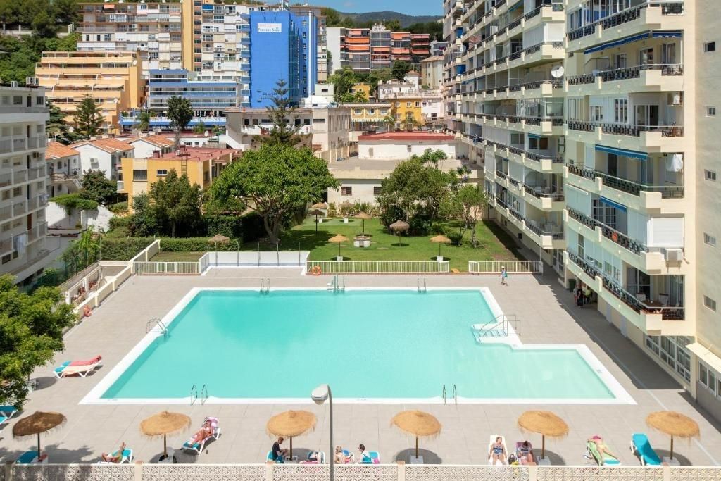Piscina de Apartament de lloguer en Torremolinos amb Aire condicionat, Calefacció i Terrassa