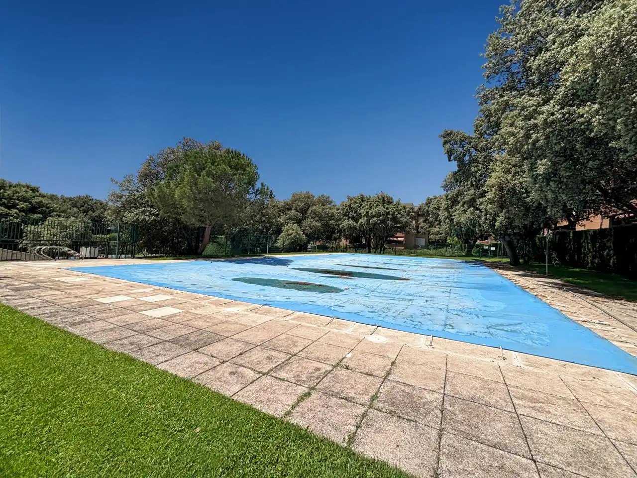 Schwimmbecken von Wohnung zum Verkauf in El Escorial mit Heizung, Terrasse und Abstellraum