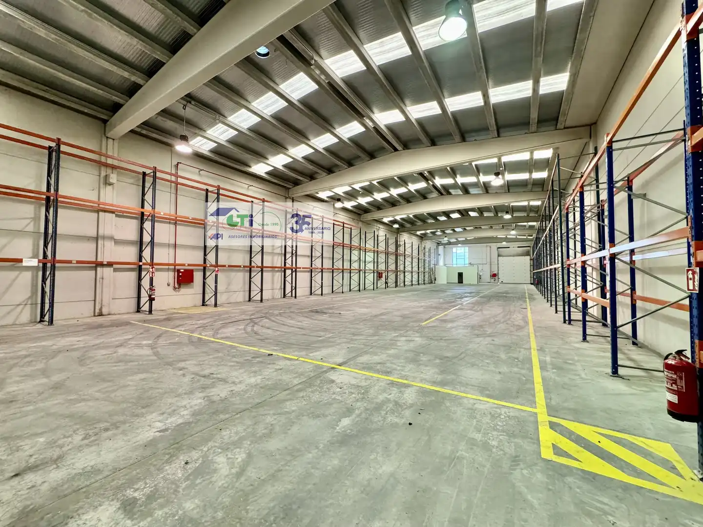 Industrial buildings for rent in La Muela