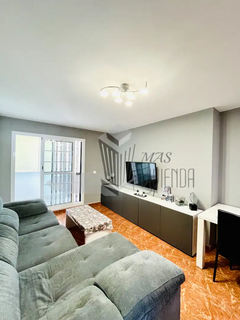 Sala de estar de Piso en venta en La Línea de la Concepción con Amueblado y Piscina comunitaria