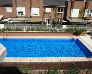 Swimming pool of Single-family semi-detached to rent in  Madrid Capital  with Air Conditioner, Heating and Private garden