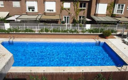 Swimming pool of Single-family semi-detached to rent in  Madrid Capital  with Air Conditioner, Terrace and Swimming Pool