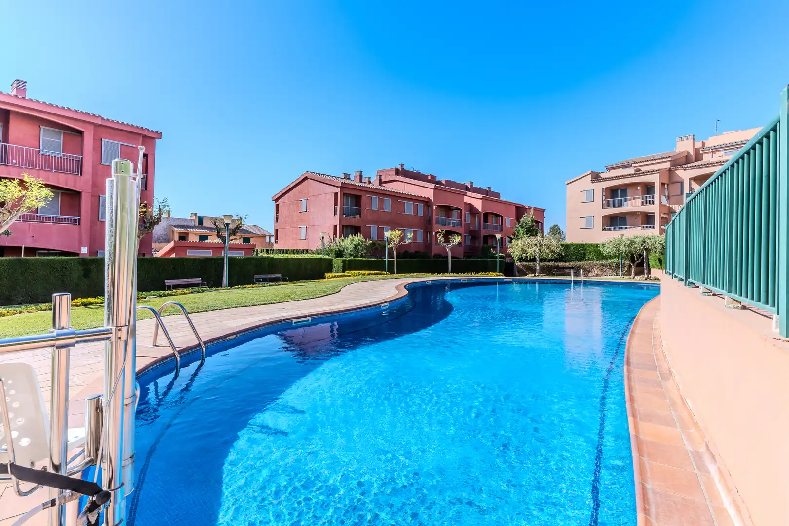 Piscina de Piso en venta en L'Ametlla de Mar  con Aire acondicionado, Calefacción y Terraza