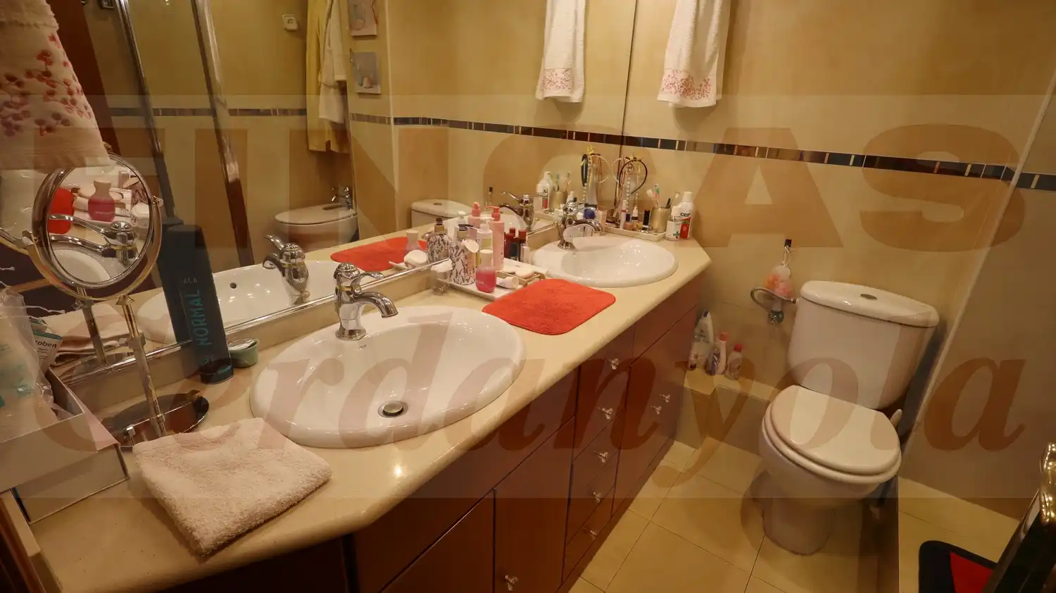 Baño de Piso en venta en Cerdanyola del Vallès con Calefacción, Parquet y Balcón