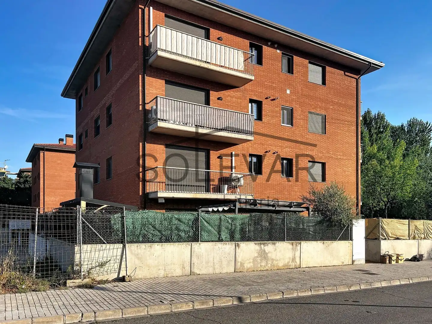 Außenansicht von Wohnung zum Verkauf in La Pobla de Segur mit Klimaanlage, Heizung und Parkett