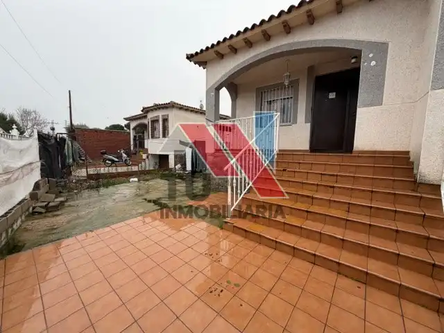 Exterior view of Houses for sale in Huecas  with Storage room, Swimming Pool and Alarm