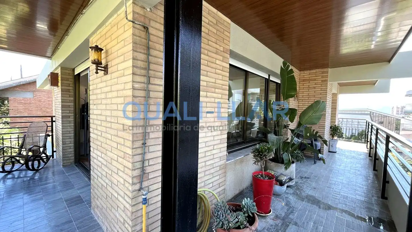 Vista exterior de Pis en venda en Sant Feliu de Llobregat amb Aire condicionat, Jardí privat i Parquet