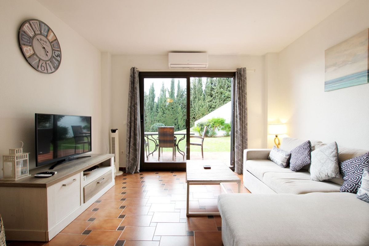 Sala d'estar de Planta baixa de lloguer en Mijas amb Aire condicionat, Jardí privat i Terrassa