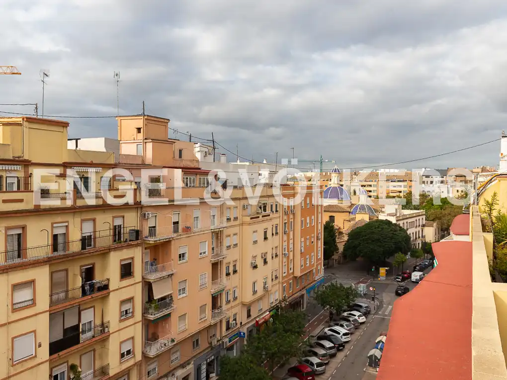 Vista exterior de Àtic de lloguer en Valencia amb Aire condicionat, Calefacció i Parquet